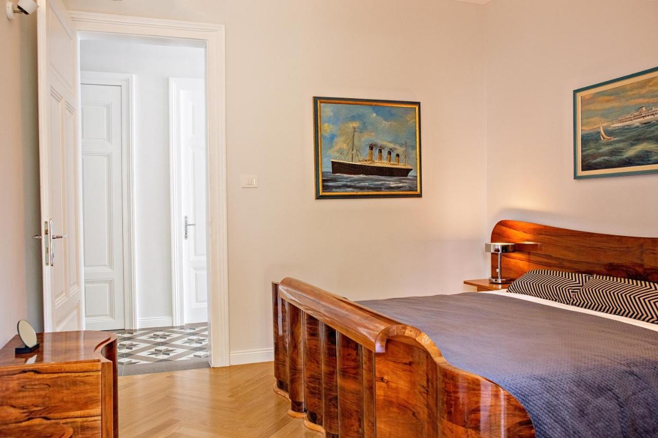 Deluxe Beachfront Apartment Klara, 로브란 외부 사진