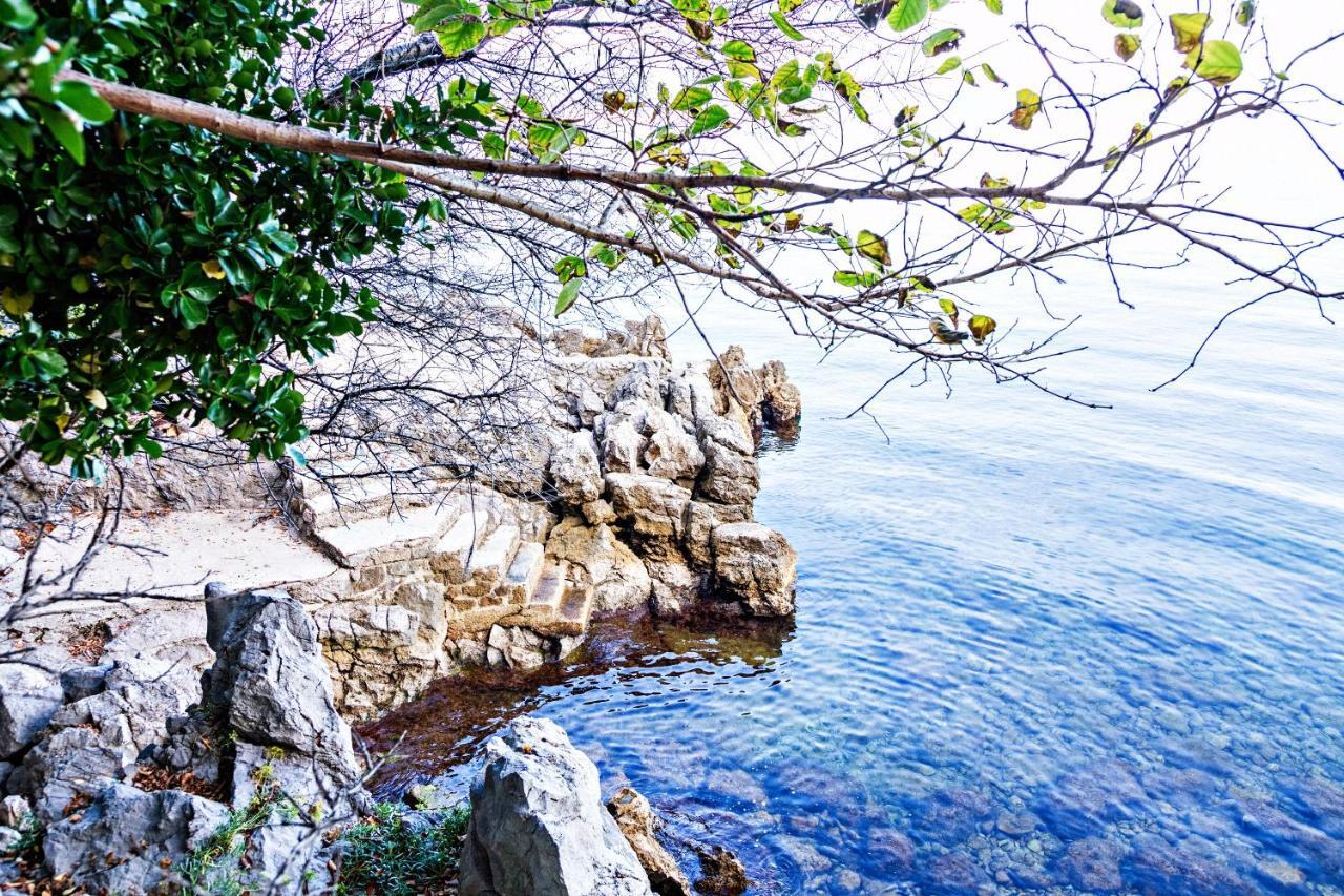 Deluxe Beachfront Apartment Klara, 로브란 외부 사진